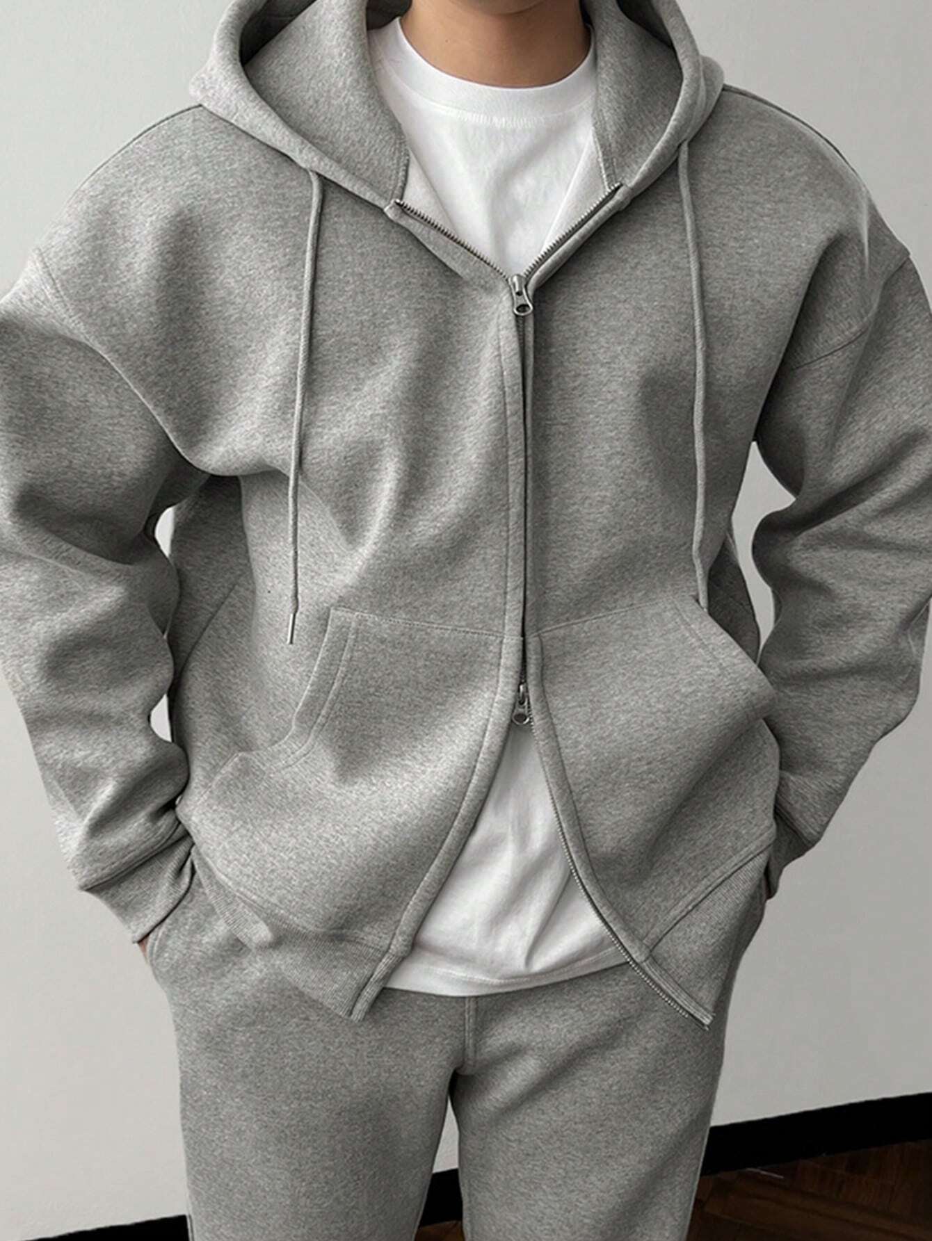 Completo da jogging con felpa da uomo con zip - Image 4