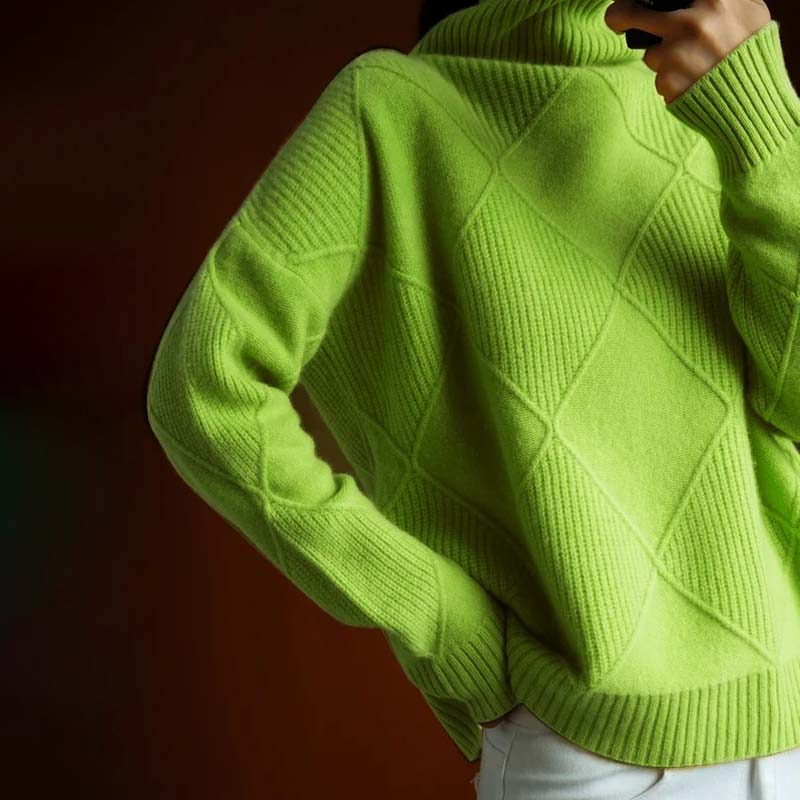 Maglione da Donna a Collo Alto con Motivo a Diamanti - Image 3