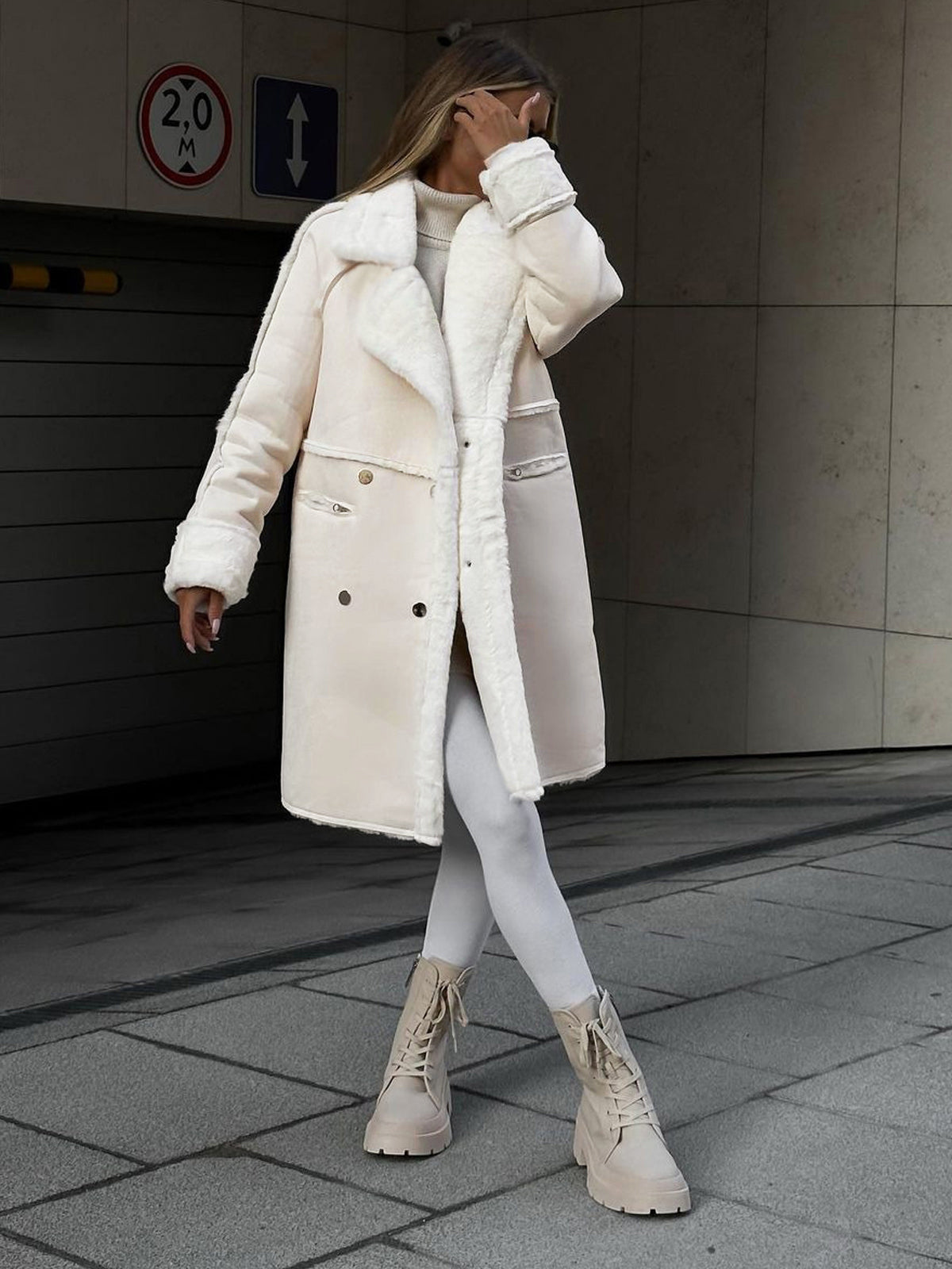 Cappotto da donna doppiopetto con finiture - Image 5