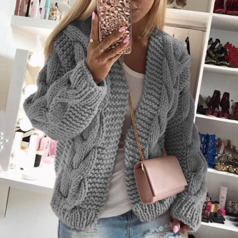 Cardigan da donna oversize a maglia con trecce - Image 3