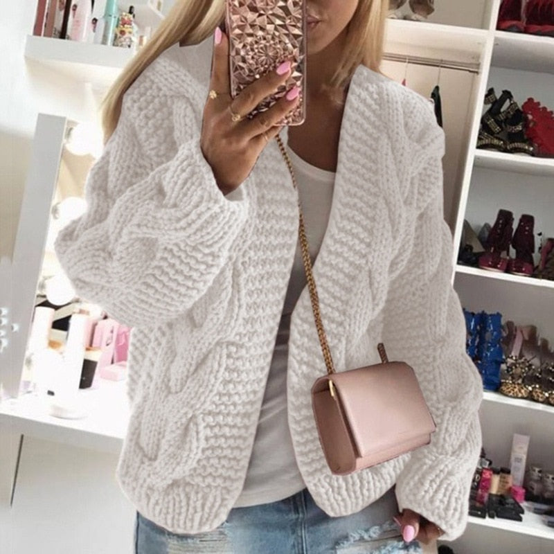 Cardigan da donna oversize a maglia con trecce - Image 4