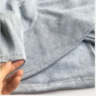 Maglione da donna con cappuccio e avvolgente sul davanti - Image 10