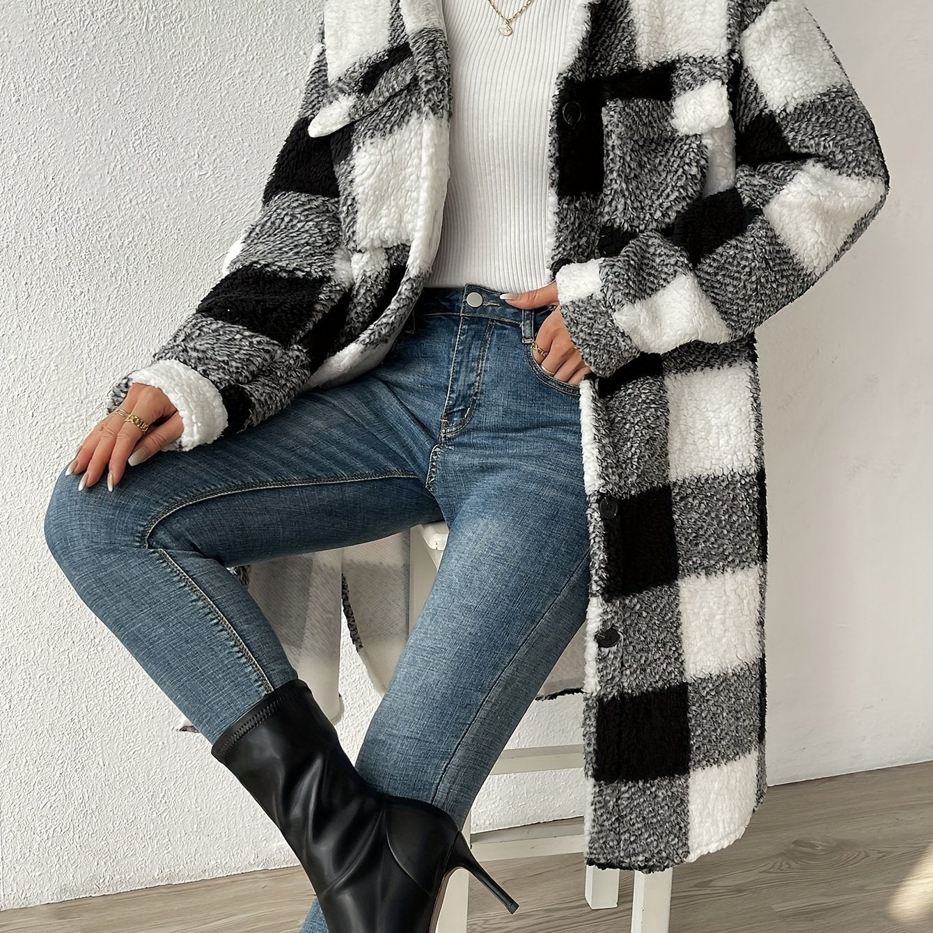 Cappotto lungo a quadri shacket da donna - Image 2